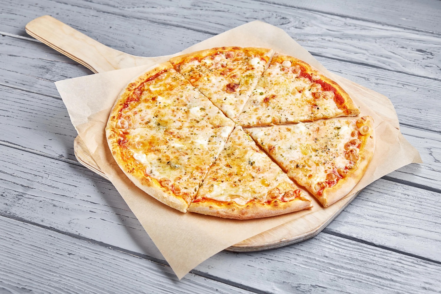 Пицца 4 сыра. Пицца пепперони и 4 сыра. Итальянская пицца 4 сыра. Пицца три сыра.